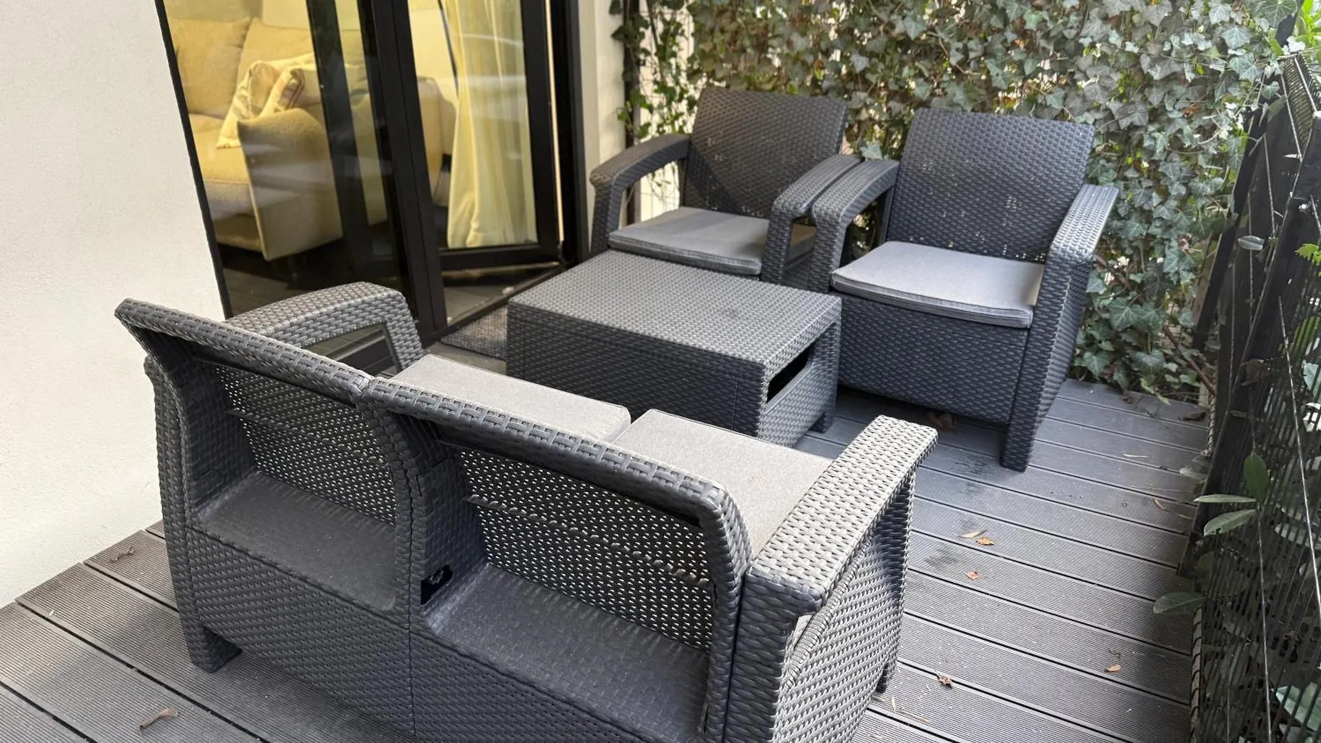 Cracow Old Town Luxury Apartments, Pool & Gym & Sauna & Parking & 24H Self Check-In Krakow Apartment