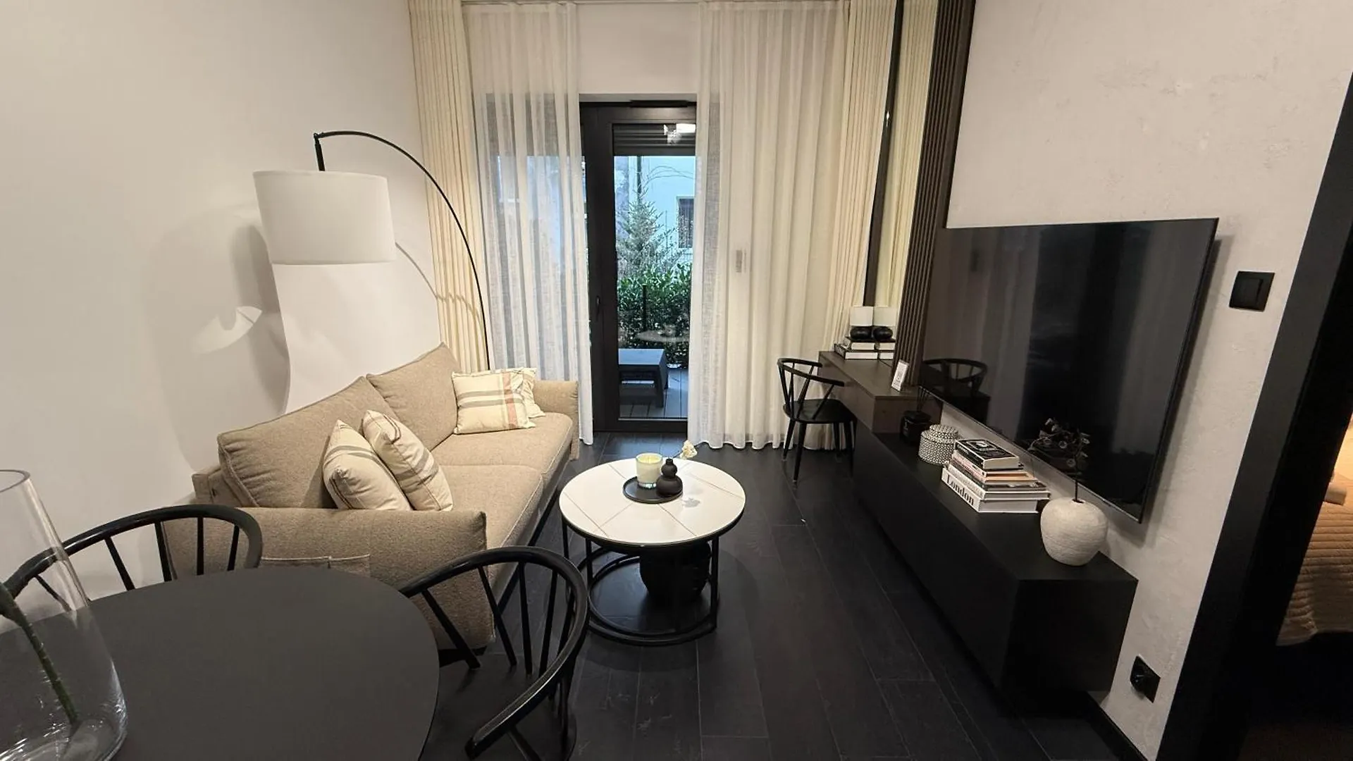 Cracow Old Town Luxury Apartments, Pool & Gym & Sauna & Parking & 24H Self Check-In Krakow Poland